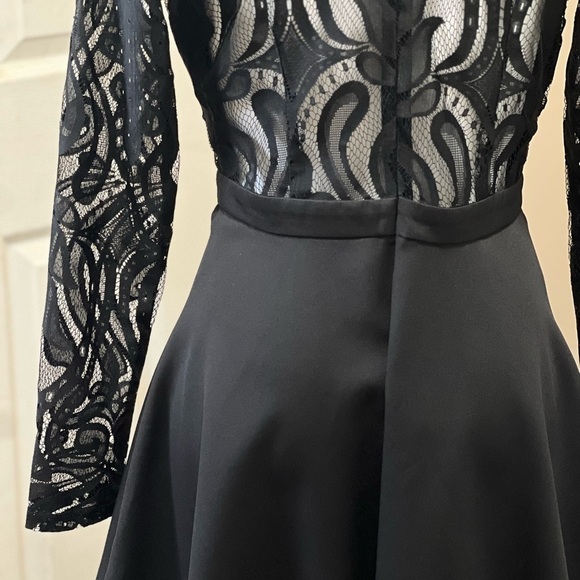 Tobi Black Plunging Vneck Lace Sleeves & Sheer Lace Back Mini Dress Size Medium - Picture 7 of 11